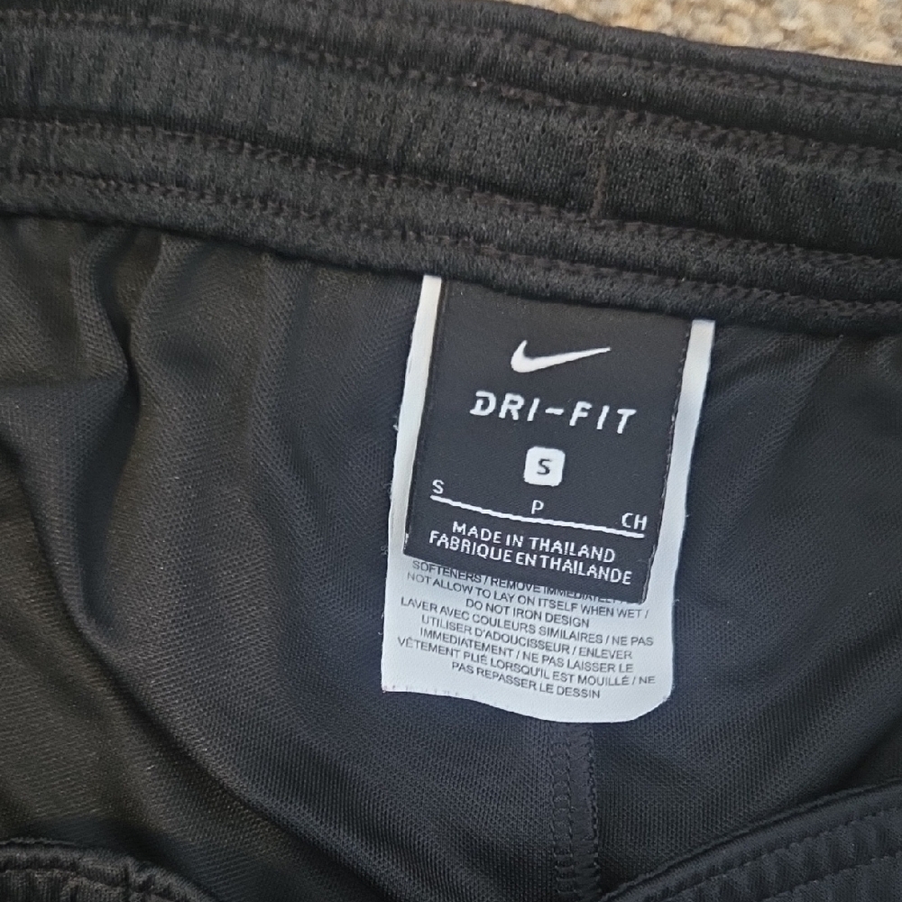 Nike Shorts Set - Black, Navy, and White - Picture 4 of 10